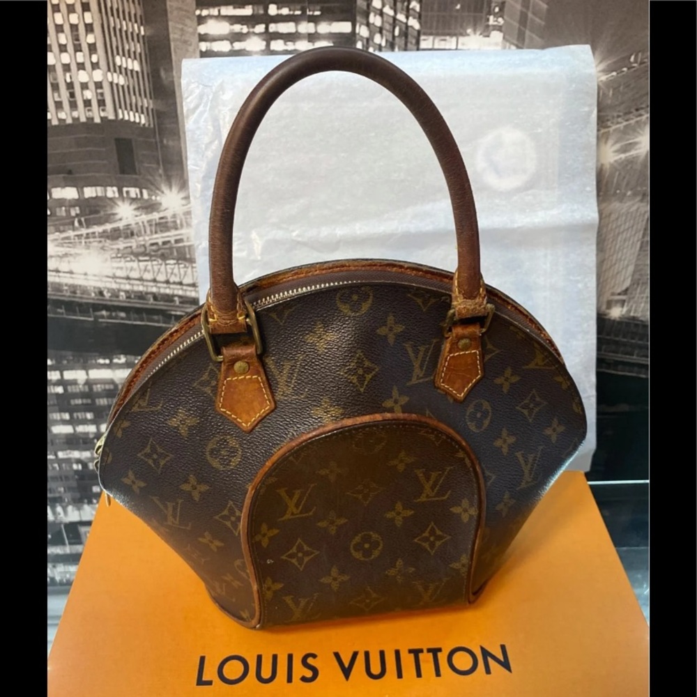 SOLDAuthentic Louis Vuitton Monogram Ellipse Tote Handbag - Picture 3 of 13